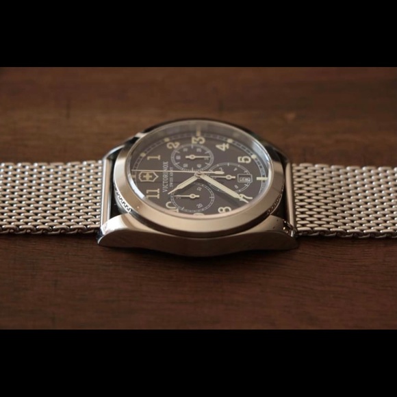 Victorinox Swiss Army Watch - Picture 4 of 8